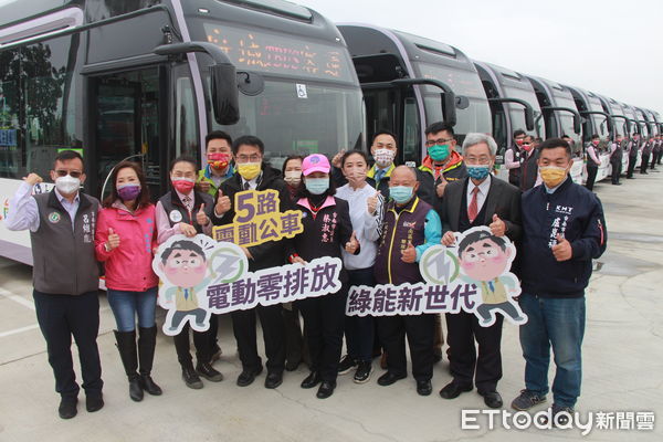 ▲在台南市長黃偉哲的主持下，市區公車5路電動公車正式啟航，共有15輛車將陸續上線營運。（圖／記者林悅翻攝，下同）