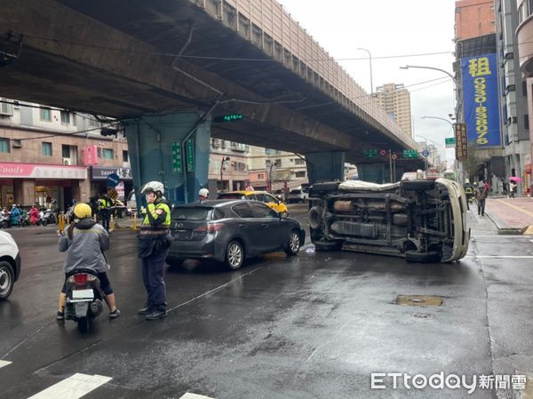 ▲新北三重區車禍。（圖／記者陳雕文翻攝）