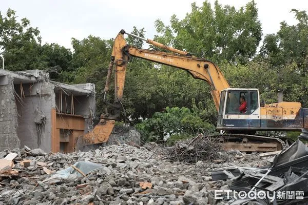 ▲拆違建到期!中市府顏家817招待所「拆除近100%將結案」。(圖/市府提供)