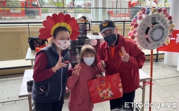 ▲台南市消防五大隊首度與永康區公所協同辦理,選在新總圖舉辦消防嘉年華活動,吸引大批民眾參與。(圖/記者林悅翻攝,下同)