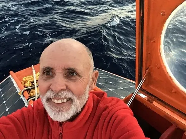 ▲▼法國75歲冒險家薩萬(Jean-Jacques Savin)橫渡海洋。(圖/翻攝臉書TESA : Traversée de l`Atlantique en Tonneau)