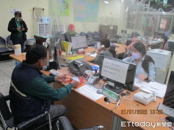 ▲台南關廟61歲劉姓子,因酒駕違規等欠款金額合計12萬6180元,因逾期不繳納遭移送制執行,經執行官曉以大義後,劉男繳清全部欠款。(圖/記者林悅翻攝)