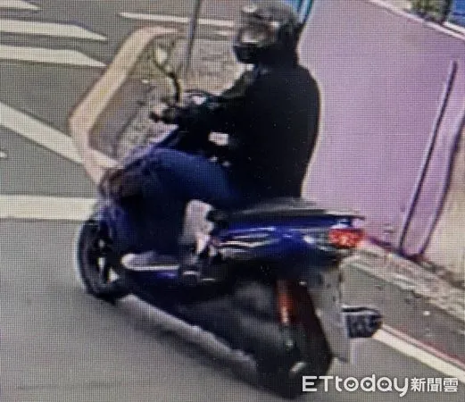 ▲48歲許姓男子,涉嫌侵入民宅行竊案,被和順派出所蔡姓員警在下班返家途中發現查獲。(圖/記者林悅翻攝,下同)