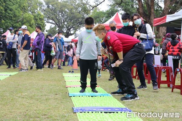 ▲台南市消防局第二大隊與台南市消防之友會第二辦事處，辦理「福虎迎春、防災保身」趣味大挑戰及摸彩宣導活動，提升防火防災知能。（圖／記者林悅翻攝，下同）