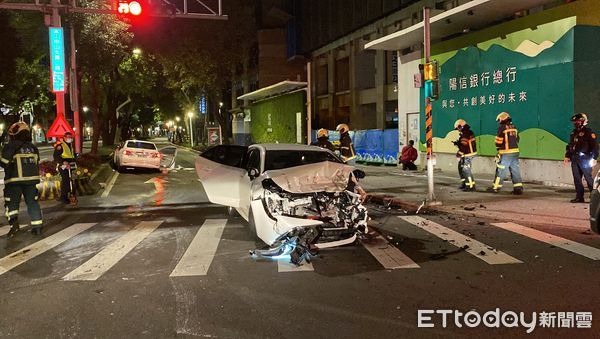 ▲▼田男疑似左轉時未禮讓直行車，與對向車發生對撞。（圖／記者游宗樺攝）