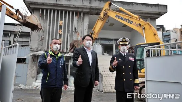 ▲基隆威海營區舊營舍開拆 林右昌:軍港西遷重要里程碑。(圖/記者郭世賢翻攝)