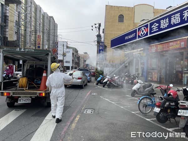 ▲台南市長黃偉哲表示，案18533、18561曾經到過新化年貨大街，經果菜市場及經發局多方討論後，為避免感染鍊擴大，市府決定停辦新化年貨大街。（圖／記者林悅翻攝，下同）