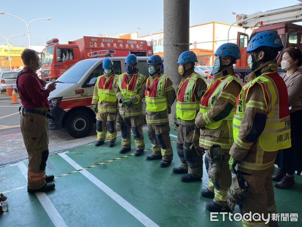 ▲台南市消防局第六大隊，比照美式消防單位，購置救災安全警示背心，讓基層人員能夠安心出勤、平安歸隊。（圖／記者林悅翻攝，下同）