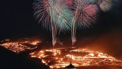不是火災！奈良「若草山燒山祭」超壯觀全景　百年傳統為祈福平安