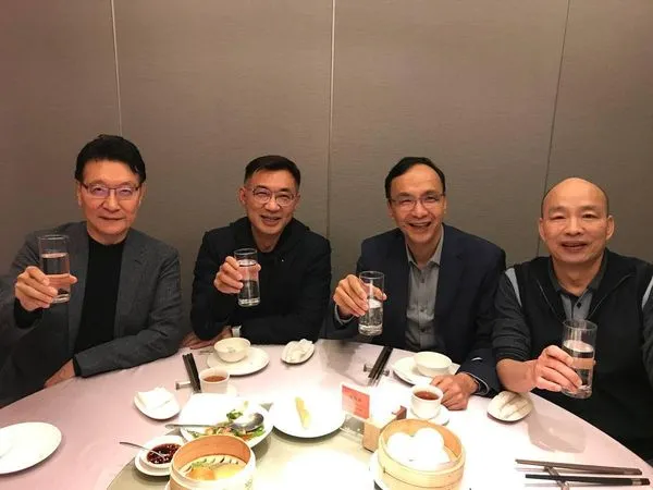 ▲▼國民黨四大天王集結!聚餐照曝光 韓國瑜洩「韓先生的下一步」。(圖/翻攝自臉書/韓國瑜)