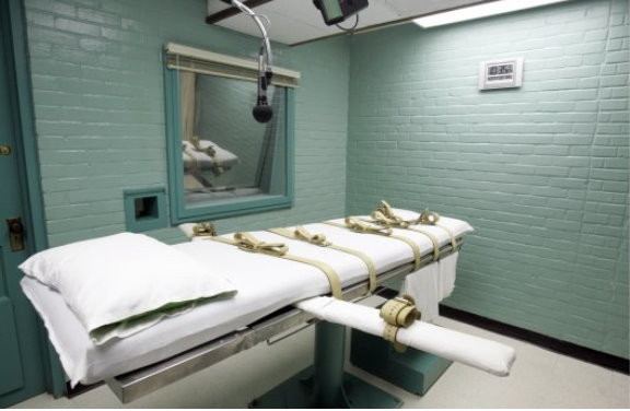 奧克拉荷馬州一名死囚在處刑室接受注射死刑時嚴重凸槌，讓他死得很痛苦。（圖／翻攝自網路）