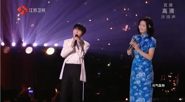 ▲▼ 2022年江蘇衛視跨年晚會重現鄧麗君。 。(圖/翻攝 江蘇衛視)