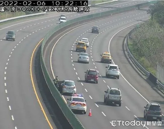 ▲今日10時20分國3北向304.2公里發生小客車自撞護欄事故。(圖/高公局提供)