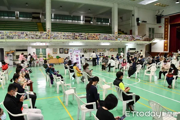 ▲開學前拚防疫,彰化縣今1200名教職員施打第三劑 。(圖/記者游瓊華翻攝)