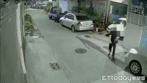 ▲▼高雄單身男起色心,下手偷走女子內褲。(圖/記者賴文萱翻攝)