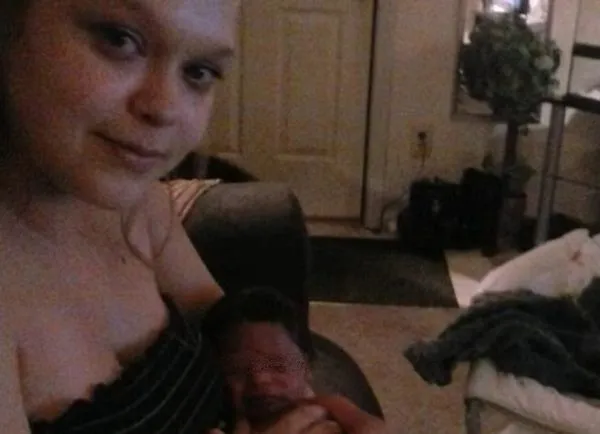 恐怖媽在家斬首6歲兒和狗 員警目睹「地上滾著一顆頭」破門抓人。(圖/翻攝自Facebook)