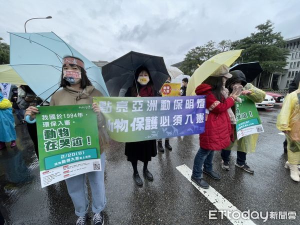 ▲▼千人為「動保入憲」低溫中遊行。(圖/記者許展溢攝)