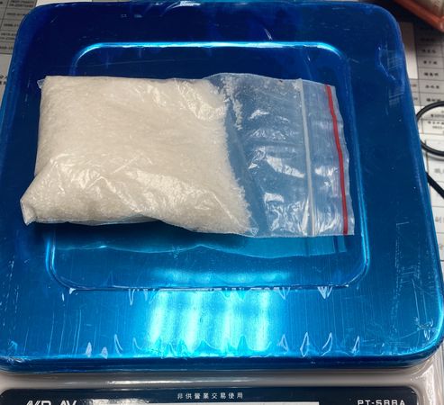 ▲▼台中警方查獲標榜含有一兆兩千億好菌的益生飲竟是毒品。(圖/警方提供)