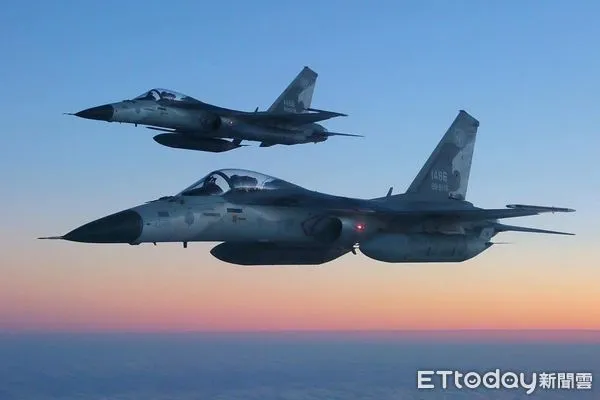 ▲台南市長黃偉哲在臉書PO文強調,他不能接受有人以五星旗挑戰國家的尊嚴。(圖/翻攝自黃偉哲臉書,下同)