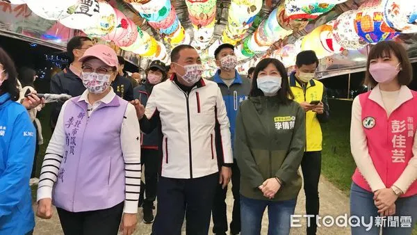 ▲2022新北燈會閉幕倒數3天 侯友宜視察防疫慰勞同仁。(圖/新北市民政局提供)