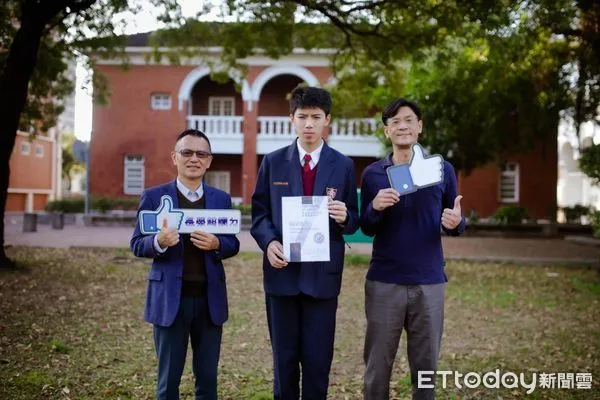 ▲台南市長榮中學國二1班林佑勳同學,WMI台灣預賽,榮獲國中組銀牌,高三1黃翊甄、高二1黃昱熒分別榮獲第15屆聯合盃全國作文大賽決賽優選佳績。(圖/記者林悅翻攝,下同)