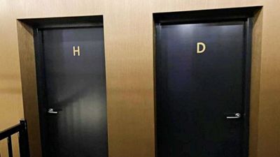廁所門口只標「H」和「D」　他看傻急問：哪間是男廁？