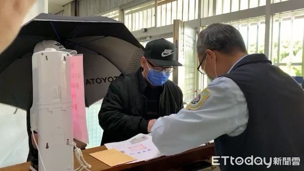 ▲▼宜蘭建設處代理處長吳朝琴交保。(圖/記者游芳男翻攝)