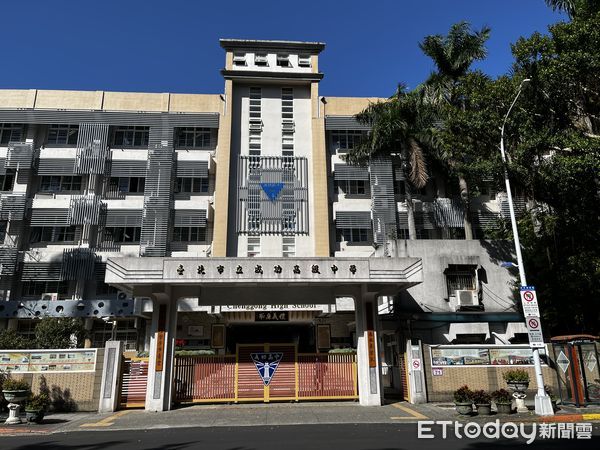 ▲▼成功高中校門口。(圖/記者許敏溶攝)