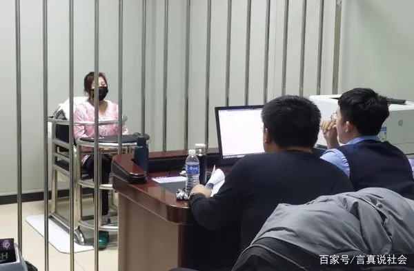 ▲▼女友從不卸妝!衰男被騙50萬報警 枕邊人竟是「50歲大媽」。(圖/翻攝微博)