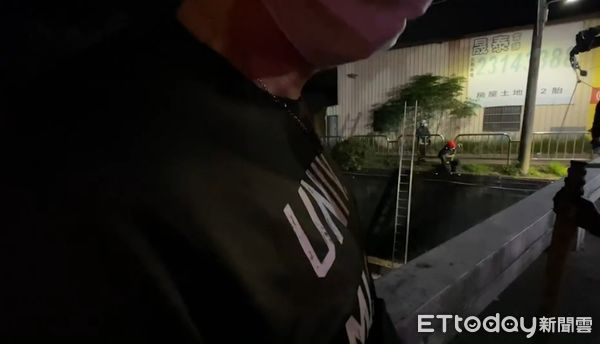 ▲▼海巡台中逛夜市,意外發現橋下輕生案。(圖/民眾提供)