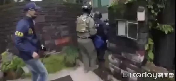 ▲▼警方鎖定詐欺機房位置,持搜索票由霹靂小組進行攻堅查緝並逮捕嫌犯。(圖/記者王兆麟翻攝,下同)