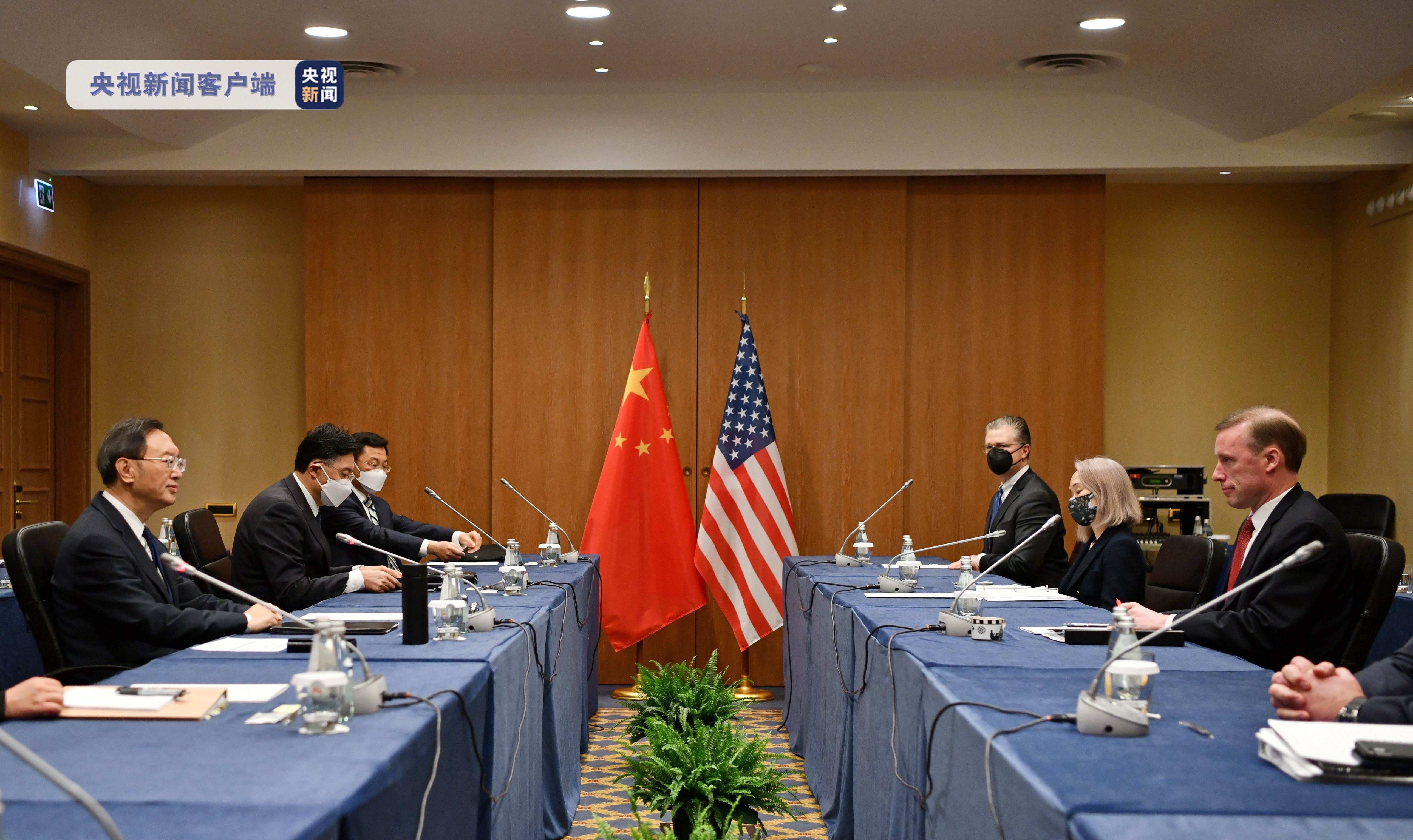 ▲中共中央政治局委員、中央外事辦主任楊潔篪與白宮安全事務助理蘇利文在羅馬會談。(圖/翻攝央視)