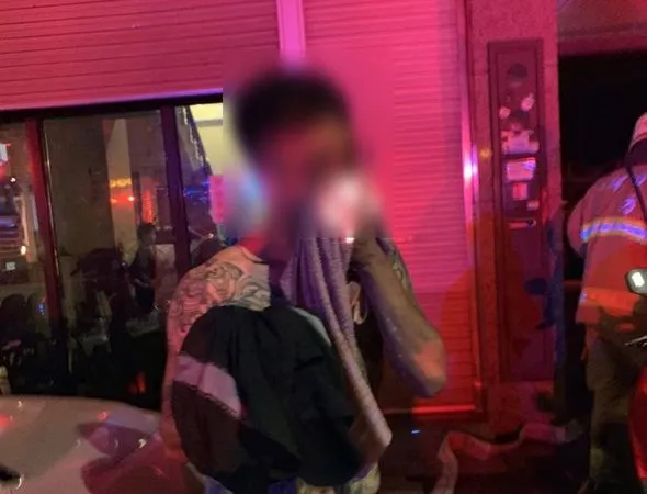 ▲▼突聽碰一聲!水族箱深夜爆炸起火,高雄1家7口受困臉都被燻黑。(圖/記者賴文萱翻攝)