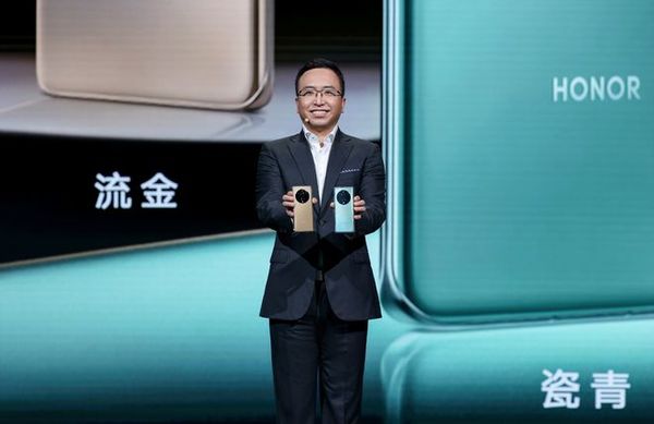 ▲榮耀CEO趙明,榮耀Magic 4手機。（圖／翻攝澎湃新聞）
