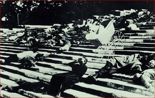 ▲▼《波波坦金戰艦》(Battleship Potemkin)最經典的一場戲：「奧德薩石階」。（劇照）             。