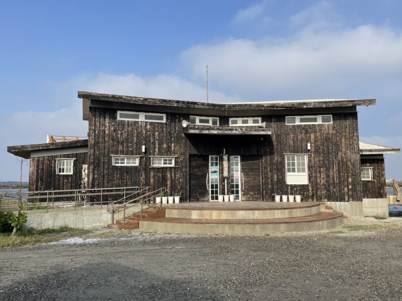 ▲「海口生活館」位於台西鄉台西海園生態園區附近,2014年正式營運以環境教育、漁人體驗為主題,希望打造台灣西海岸生態主題館。(圖/記者蔡佩旻翻攝)