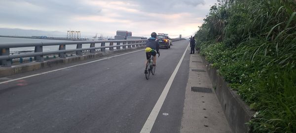 ▲▼菲律賓籍自行車選手遭撞，送醫不治。（圖／記者游宗樺翻攝）