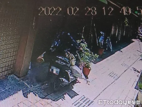 ▲56歲韓姓竊嫌,因曾擔任民宿改建之清潔僱工,熟知地形環境,多次前往竊取屋內之預備配用電線、鋁門窗、白鐵架、冷氣及壁畫等物品,變賣花用。(圖/記者林悅翻攝,下同)