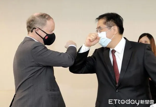 ▲紐西蘭商工辦事處馬嘉博代表拜會台南市政府,黃偉哲市長熱情歡迎,雙方暢談交流願景。(圖/記者林悅翻攝,下同)