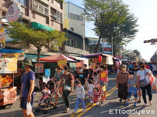 ▲▼高雄旗津商圈。(圖/高雄市觀光局提供)