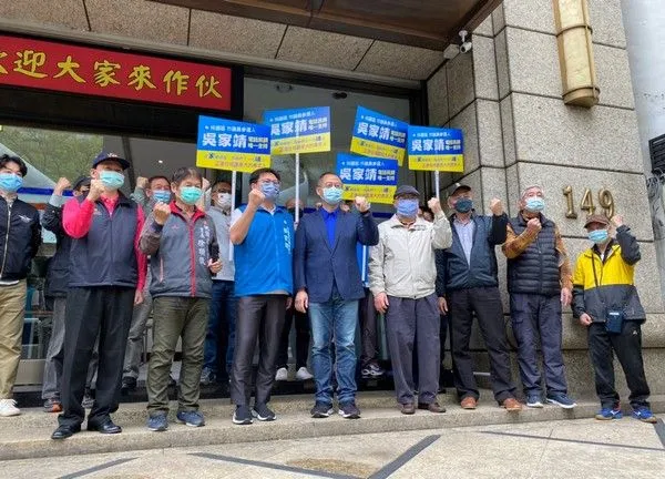 ▲前桃園議長之子吳家靖,登記國民黨桃園區市議員參選。(圖/徐正吉提供)