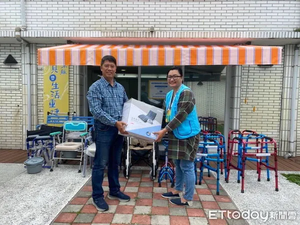 ▲杏華醫療號召同業合力捐愛心輔具。(圖/記者楊漢聲翻攝)
