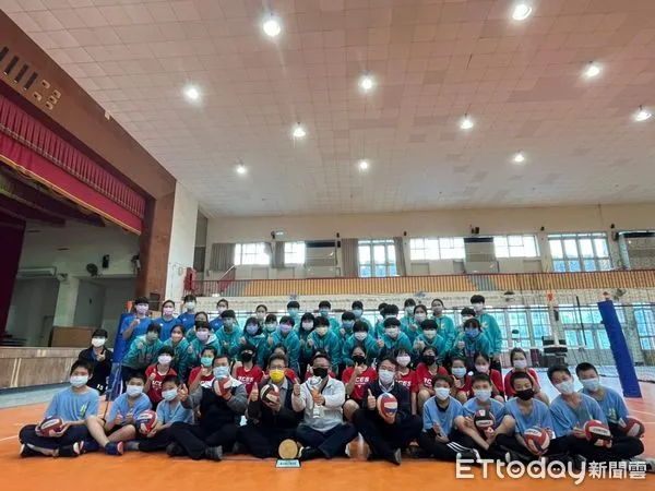 ▲北辰國小在各大盃賽及中華盃嬋連冠軍,近年建國國中銜接培育成績豐碩,去年北港高中女子排球隊也正式成軍,在縣議員蔡岳儒努力整合下正式完成北港排球三級銜接。(圖/記者蔡佩旻翻攝)