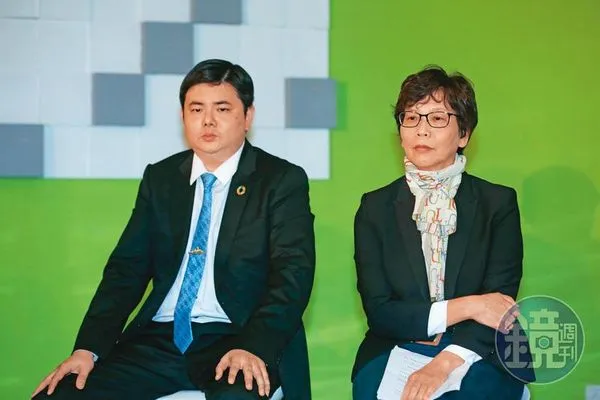 柯文哲心腹蔡壁如(右)2月重返民眾黨中央擔任要職,基層不滿她黨務、人事一把抓,猶如地下祕書長,近日正醞釀連署要她下台。