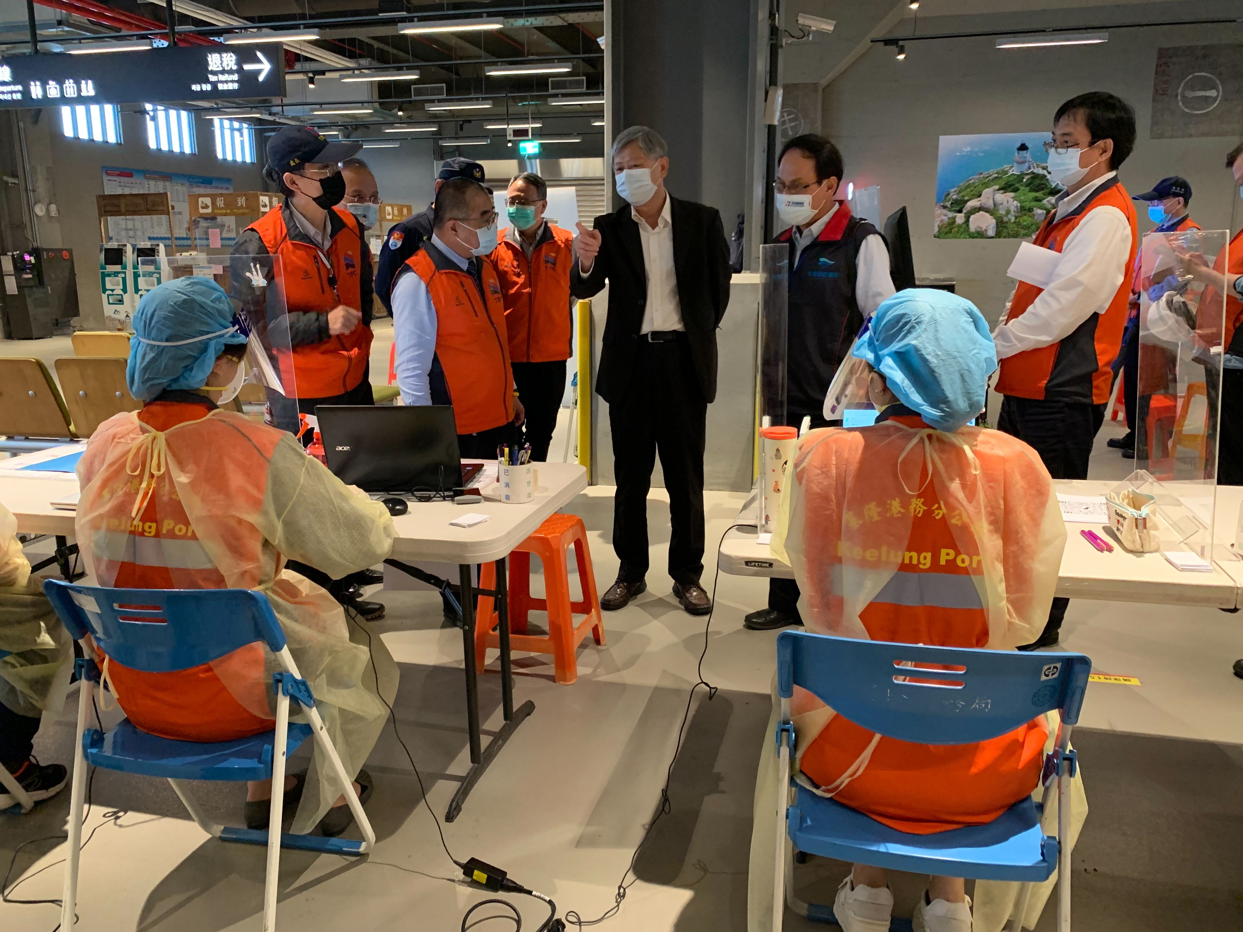 ▲進入港區需持一週內快篩陰性證明。(圖/港公司)