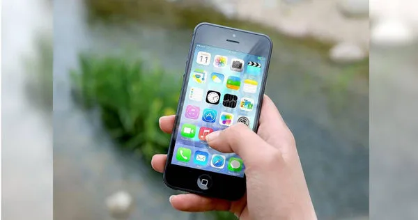 女網友碰到詐騙集團加LINE。(示意圖/pixabay)