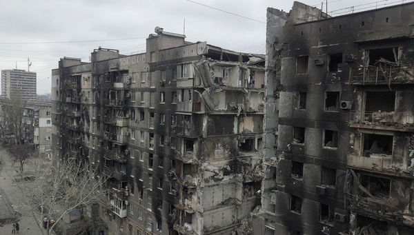 ▲▼ 烏克蘭南部城市馬力波一棟建築物嚴重毀損。（圖／路透）