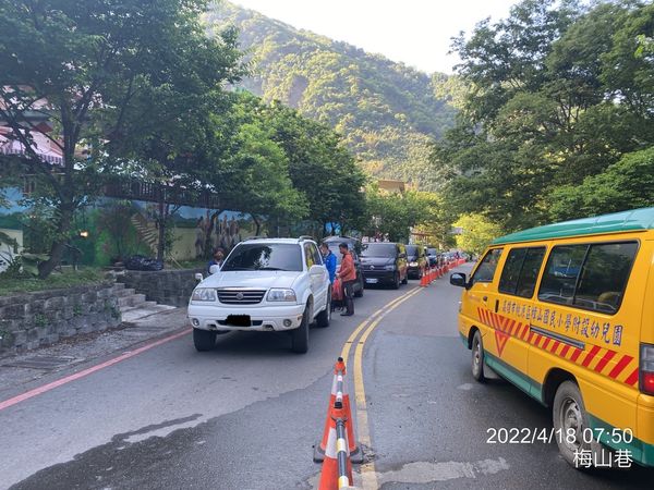 ▲▼南橫最後一哩路即將全線有條件復通,保全人員守護道路安全。(圖/公路總局提供)