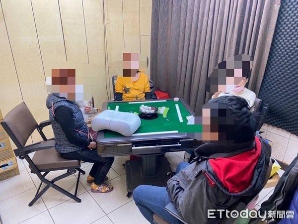 ▲▼林女暗營地下麻將賭場,因為賭咖不夠,自己也跳下去「貼咖」陪玩。(圖/記者邱中岳翻攝)