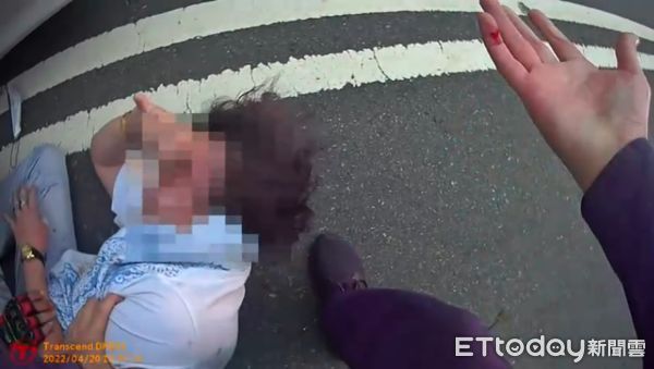 ▲▼台中毒蟲帶26歲女開車衝撞!警「連開4槍」敲爆玻璃逮人。(圖/記者鄧木卿翻攝)